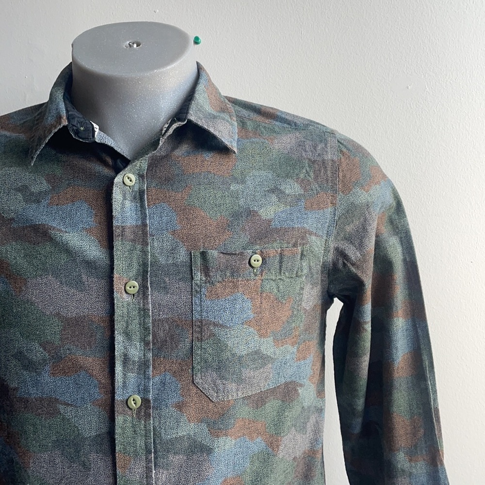 Camouflage Tony Hawl Long Sleeve Shirt Small .